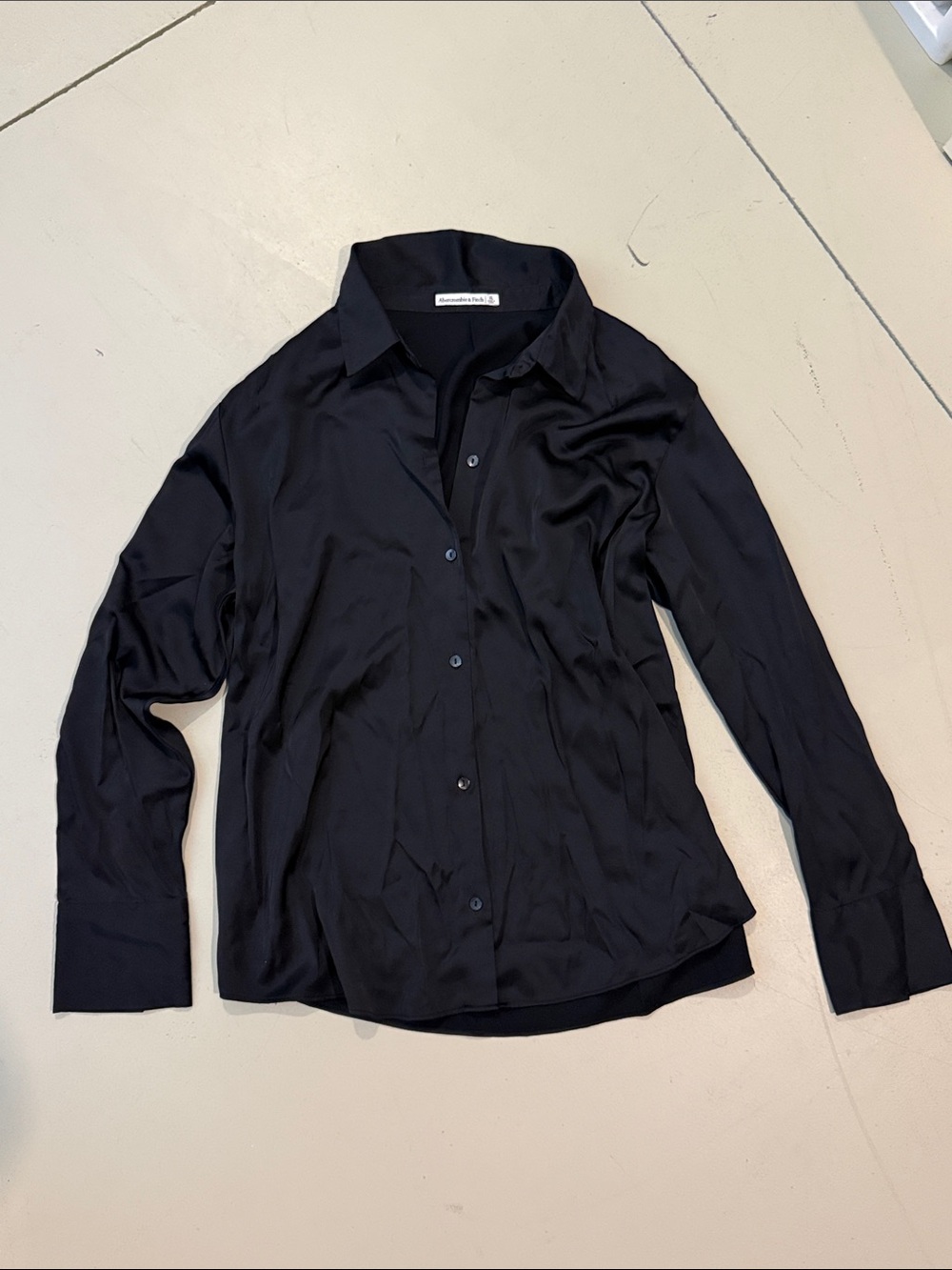 Abercrombie & Fitch Long-Sleeve Satin
Button-Up Shirt